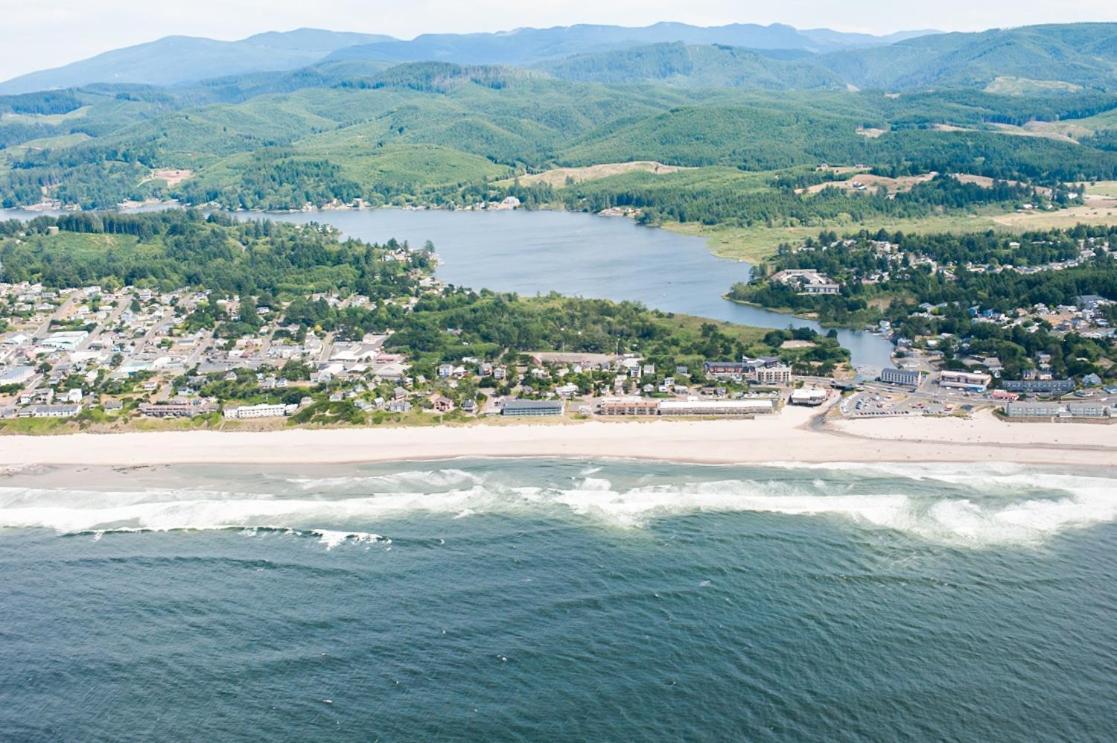 New Listing! Bay-View Beauty With Private Balcony Condo Lincoln City Eksteriør bilde